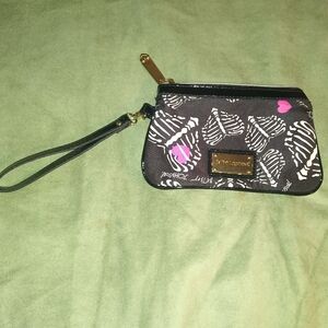 Betsey Johnson Wristlet Ribcage Heart Print EUC Black Patent Leather Trim